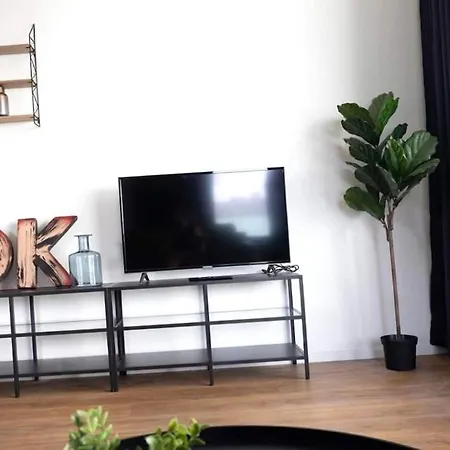 Stylish Invalidovna Apartment With Free Parking *