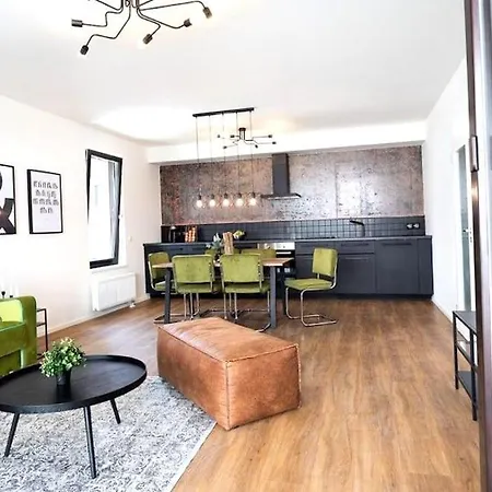 Stylish Invalidovna Apartment With Free Parking
