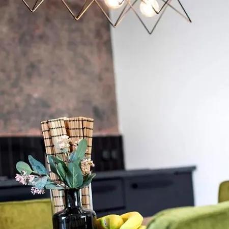 Stylish Invalidovna Apartment With Free Parking